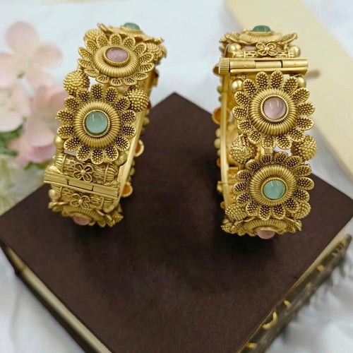 Antique Bangle 2/4 2/6