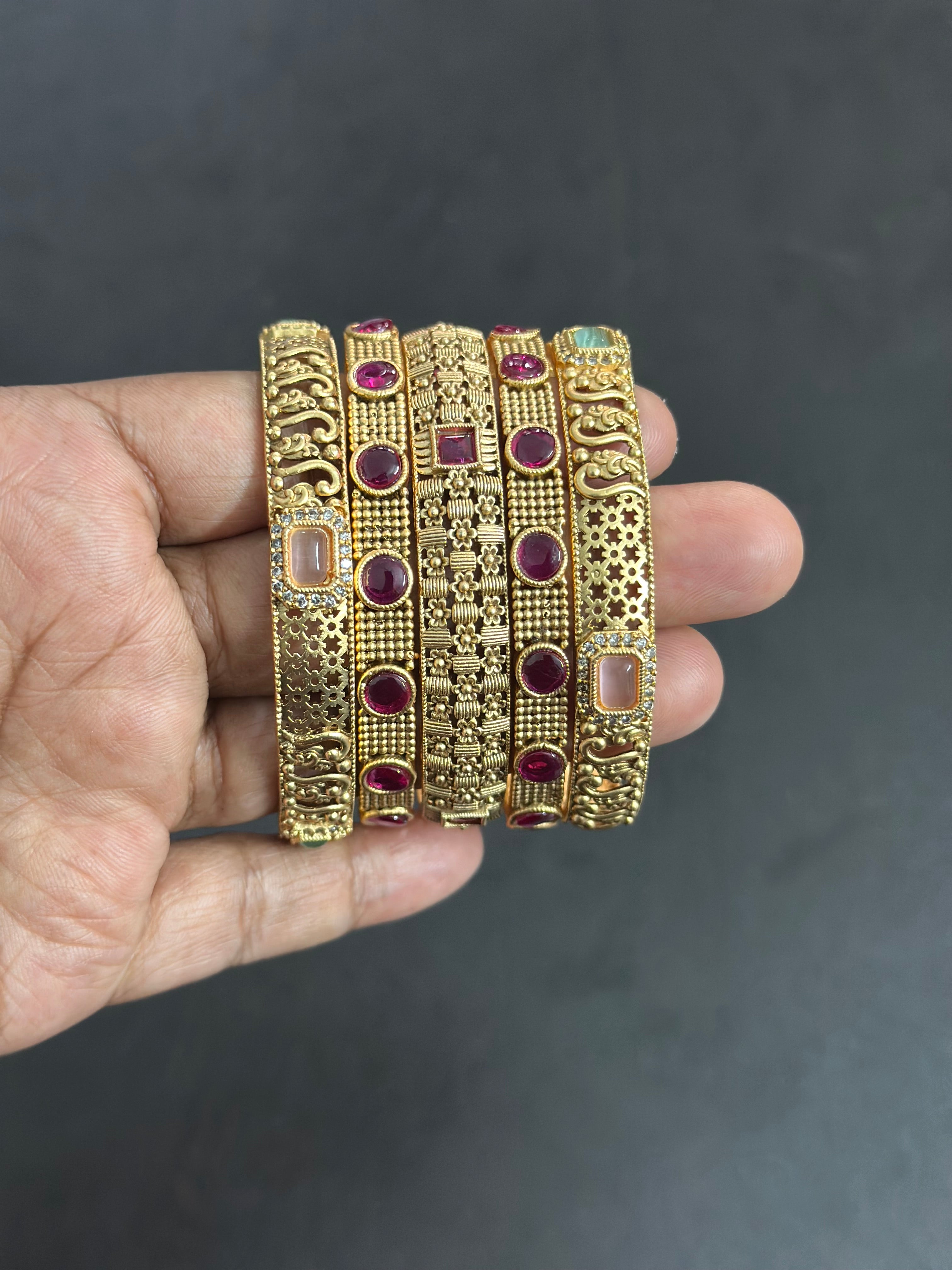Antique Bangle 2/4