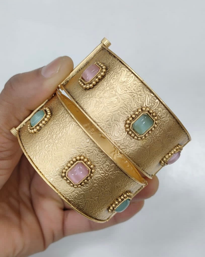 Antique Bangle 2/8