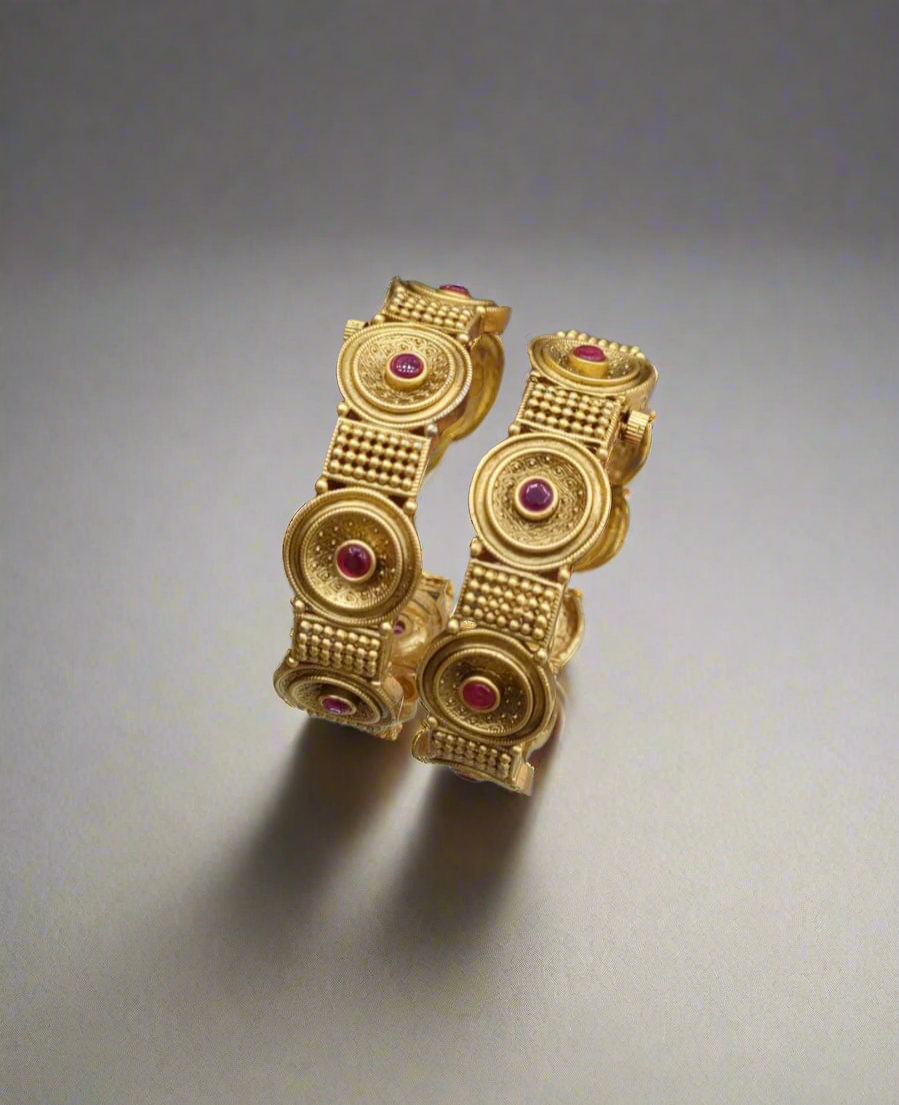 Antique Bangle 2/6