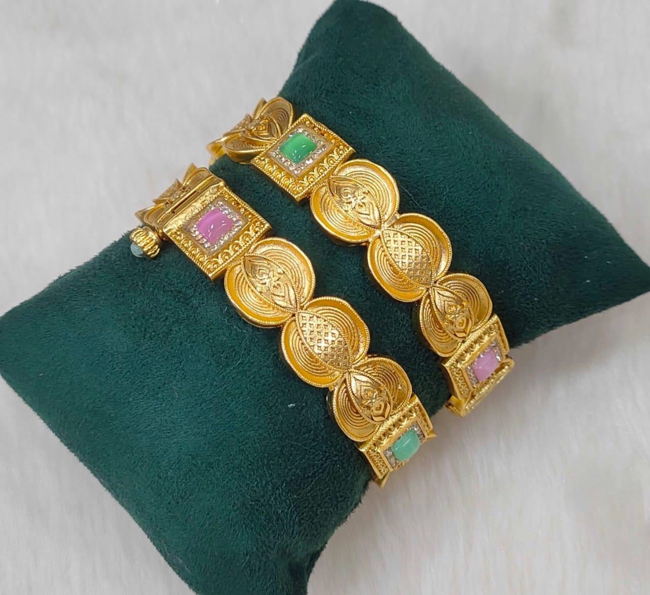 Antique Bangle 2/6