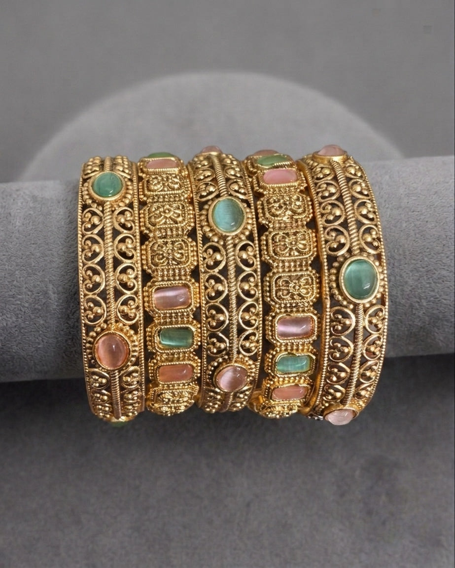 Antique Bangle 2/6