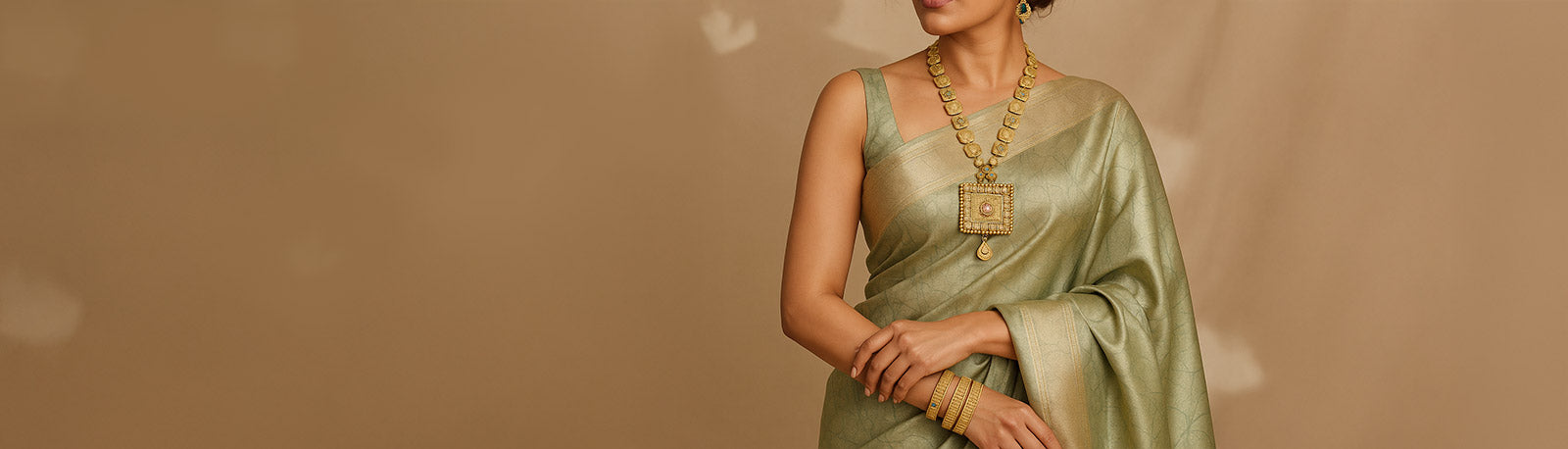 Elegant bridal and party wear jewellery set displayed by one of india’s top online jewelry stores - Fyash Jewels