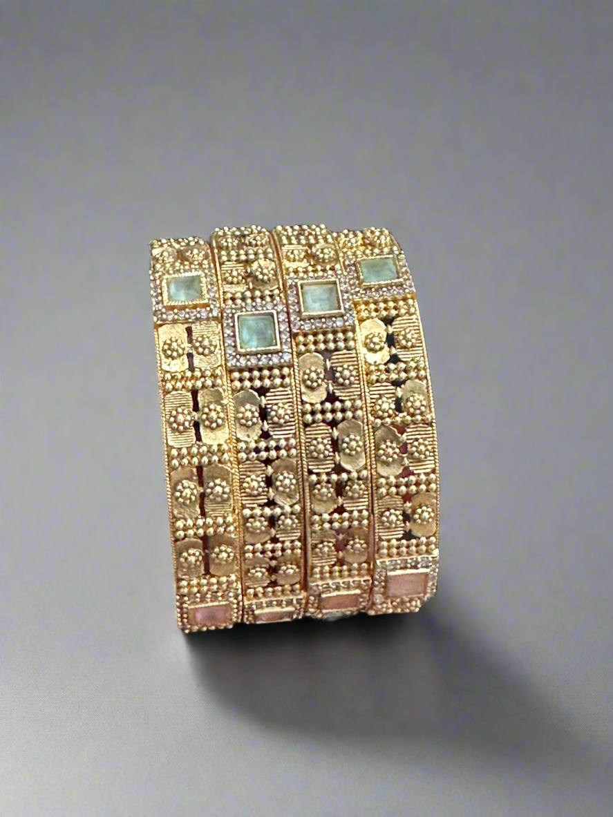 Antique Bangle 2/6